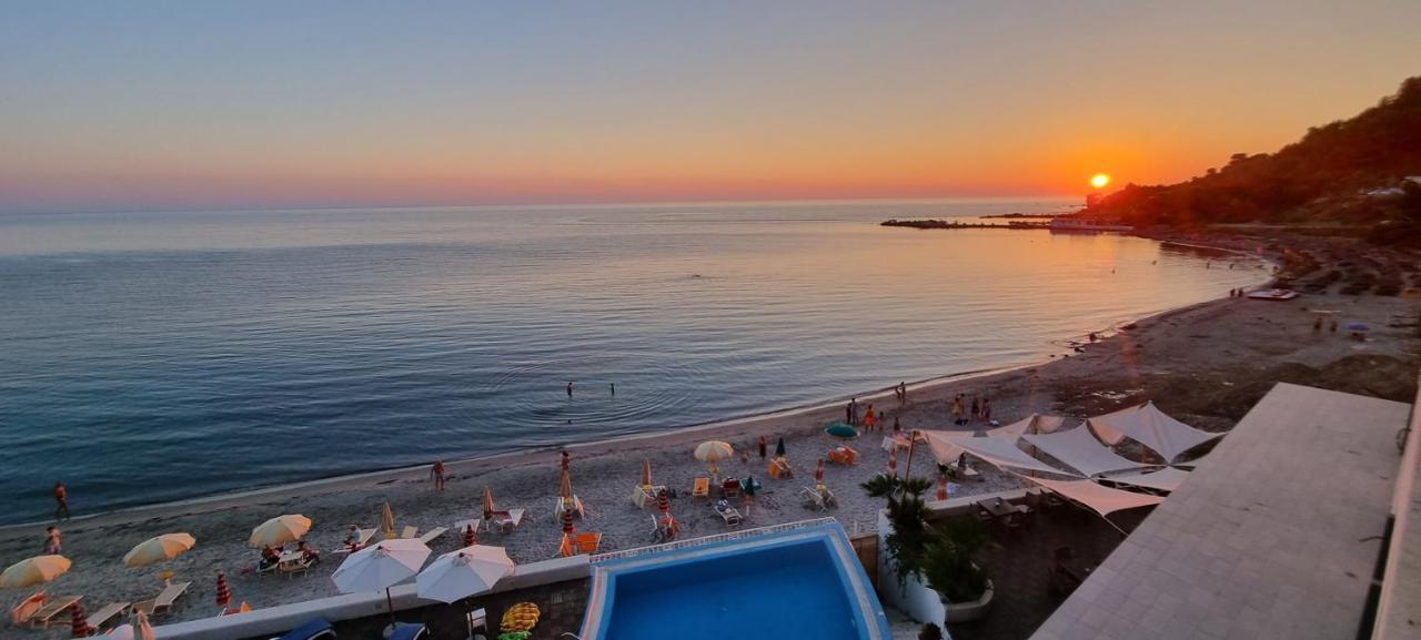 Sea&Sun&Sand Luxury Apartment In Durres Exterior photo
